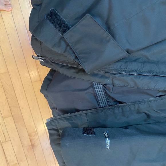 Boys The North Face coat size medium 10-12 - Picture 3 of 4